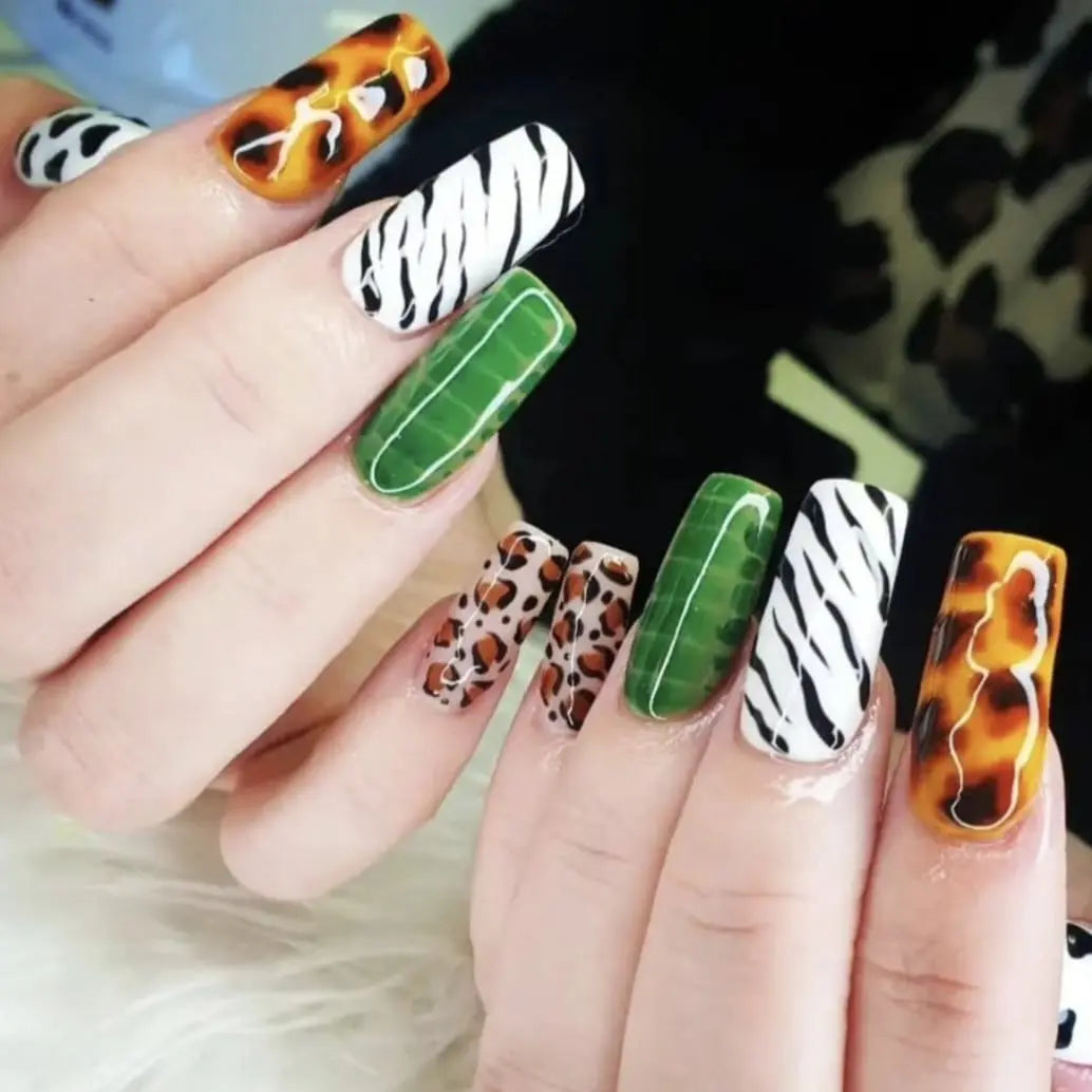 Midori - UGGP-A0596 Urban Graffiti Gel Polish 15ml   Naio Nails